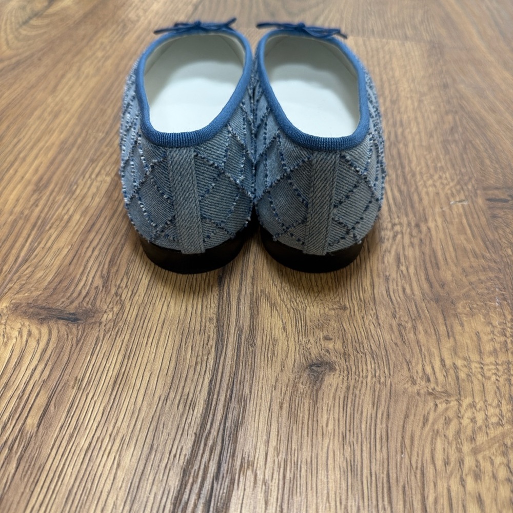 CHANEL Women's Elegant Blue and Black Flats - Picture 3 of 7